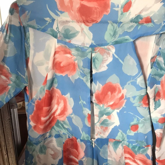 Gorgeous lightweight floral dress. Size medium - Picture 7 of 8